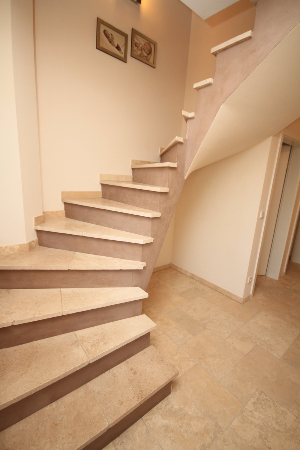 PALERMO PLINTHE  40.6x7x1.2 CM